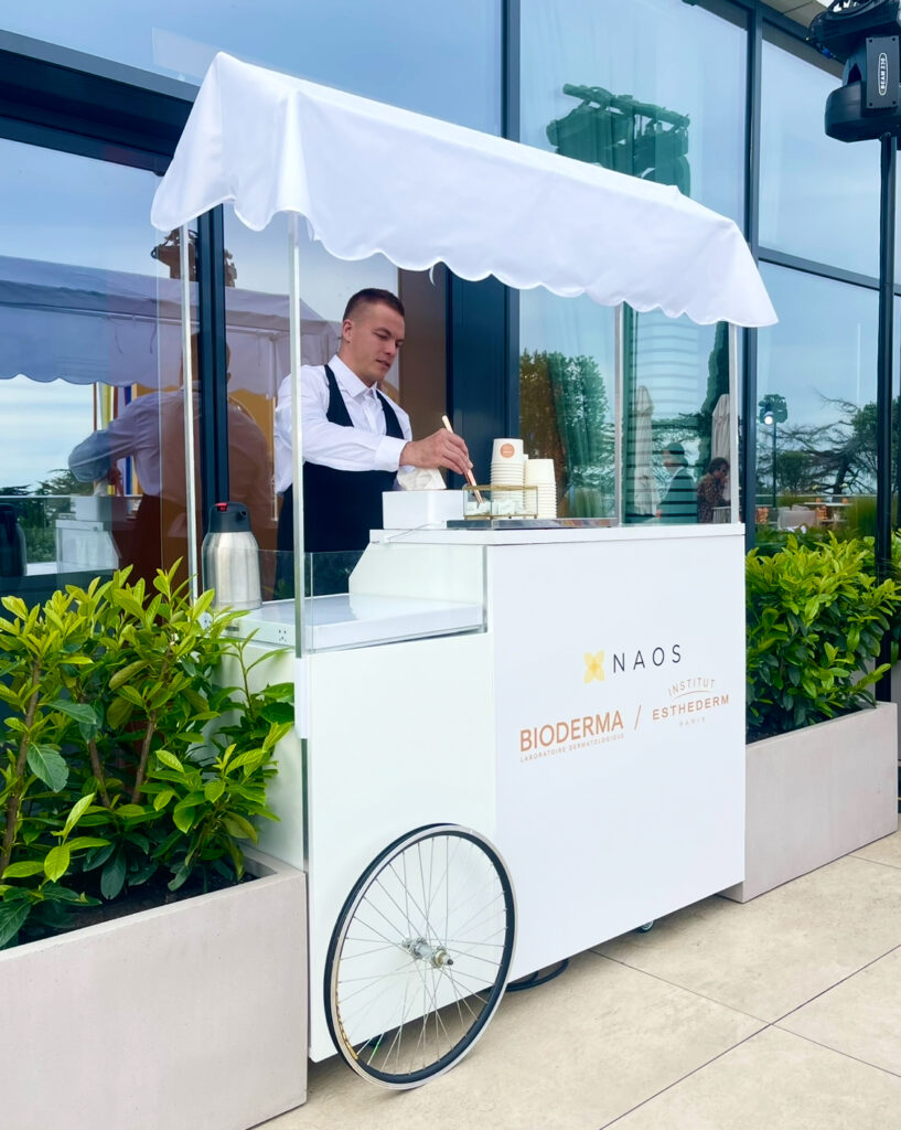 Тележка с мороженым в Сочи