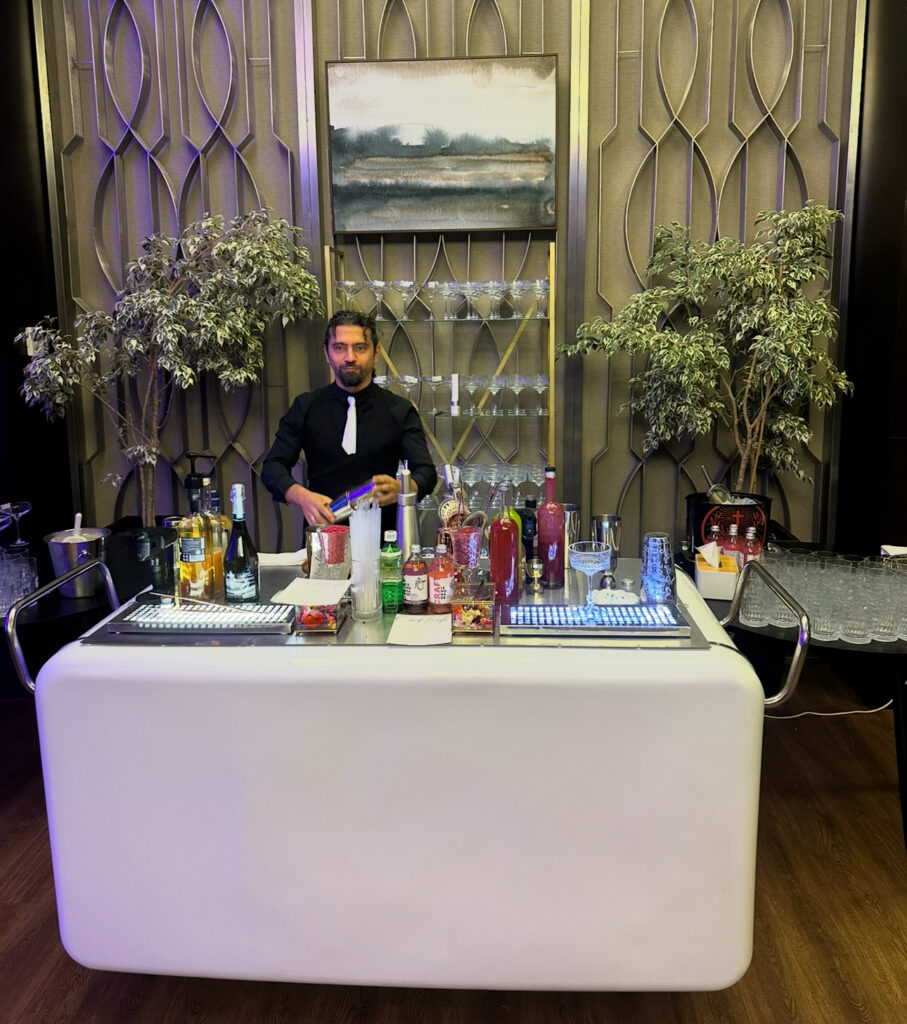 Аренда мебели на мероприятие в Сочи